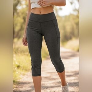 Danskin Now Gray Women's Athletic Capri Leggings